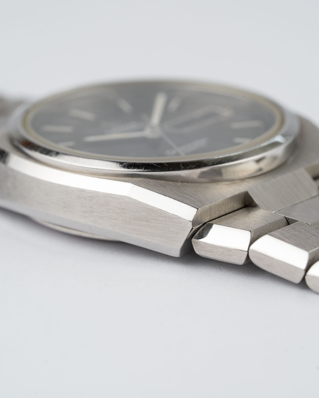 Vintage Omega Seamaster Cosmic Day Date with blue dial NOS 166.0196 from 1970s side 2