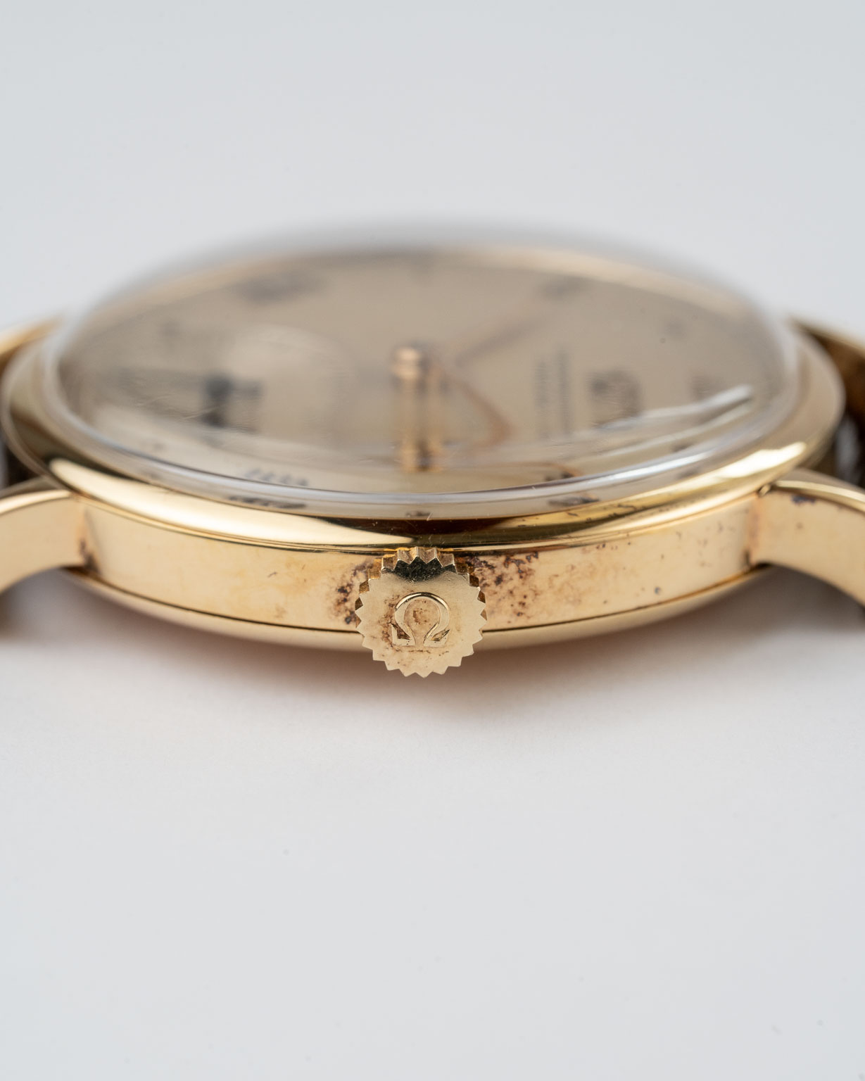 Vintage Omega 30T2 RG Chronometre 18k OT 2364 from 1944 crown