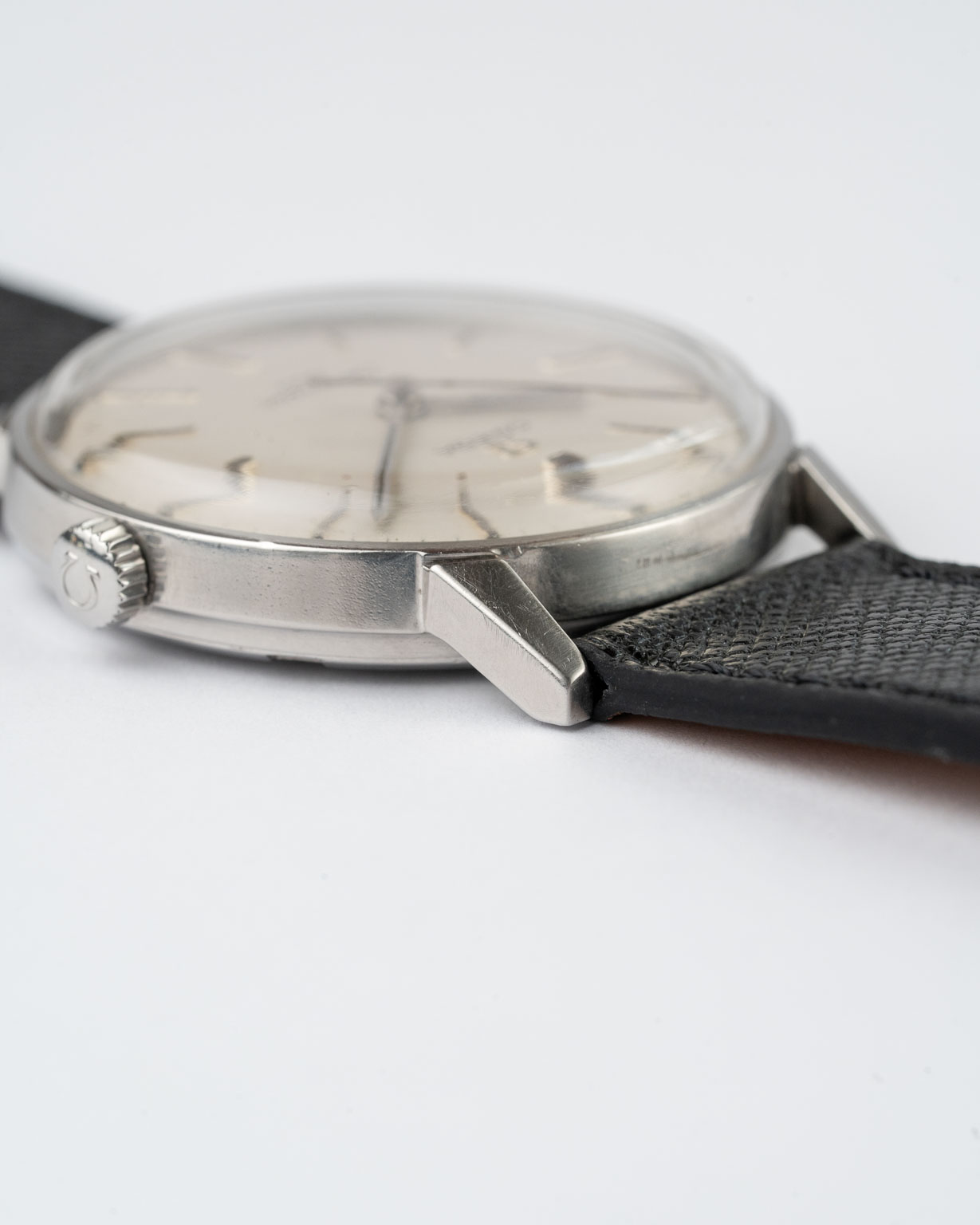 Vintage Omega Seamaster 600 with white dial 136.011 from 1966 lug 3