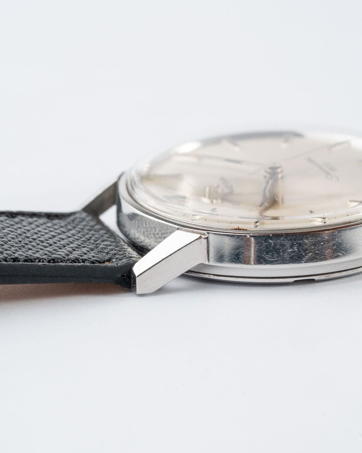 Vintage Omega Seamaster 600 with white dial 135.011 from 1965 watch lug and case