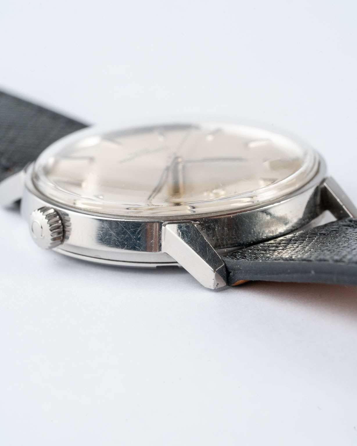 Vintage Omega Seamaster 600 with white dial 135.011 from 1965 watch lug