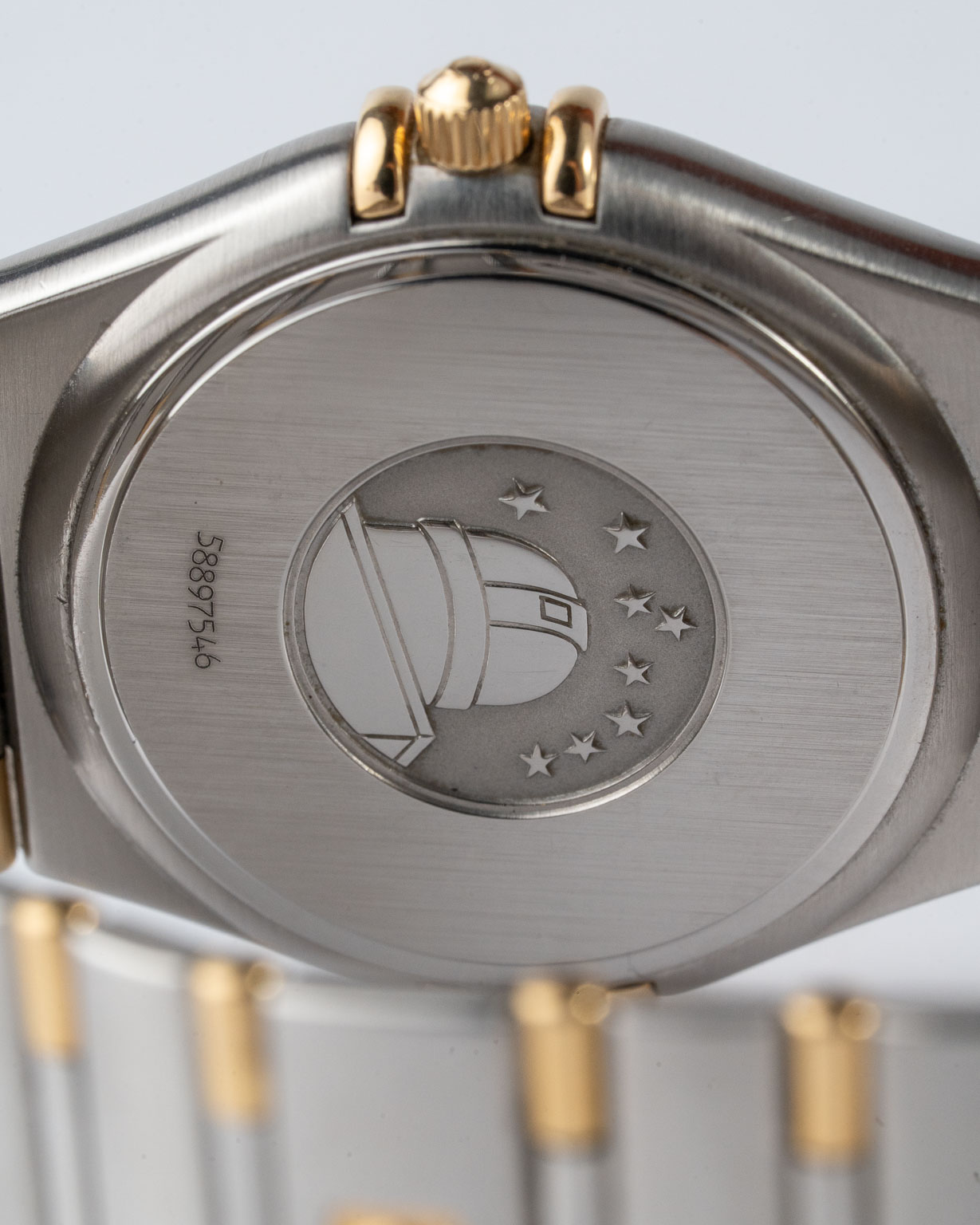 Vintage Omega Constellation Manhattan Two-Tone quartz with honeycomb dial 396.1201 from 1998 watch caseback