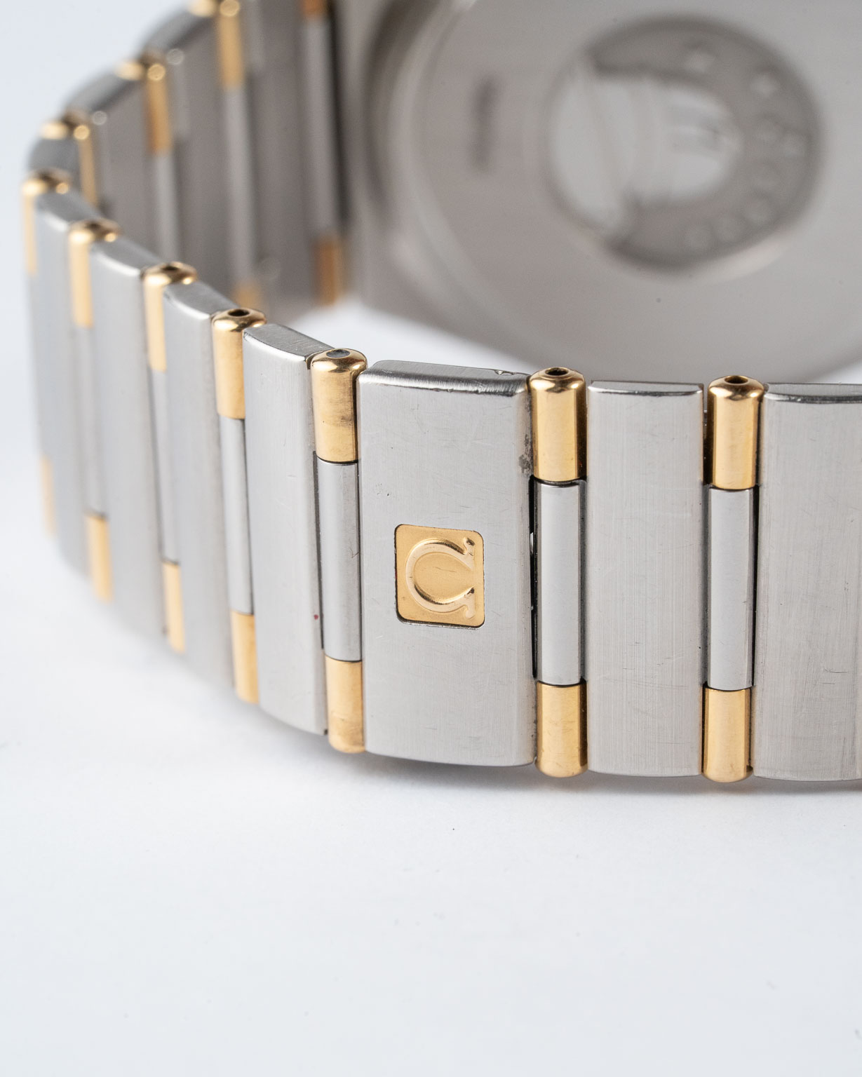 Vintage Omega Constellation Manhattan Two-Tone quartz with honeycomb dial 396.1201 from 1998 watch clasp logo
