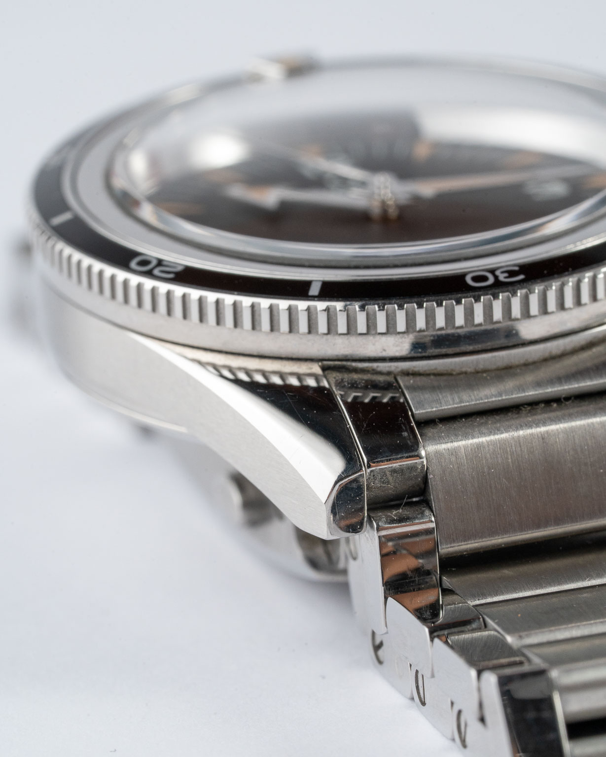 Neo-Vintage Omega Speedmaster professional Apollo 11 35th anniversary reference 3569.31.00 with box and papers from 2005 WATCH bezel