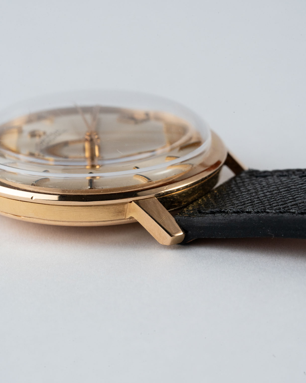 Vintage Omega Genéve 18k Rose Gold dresswatch with box and papers 162.033 from 1970 lug 2