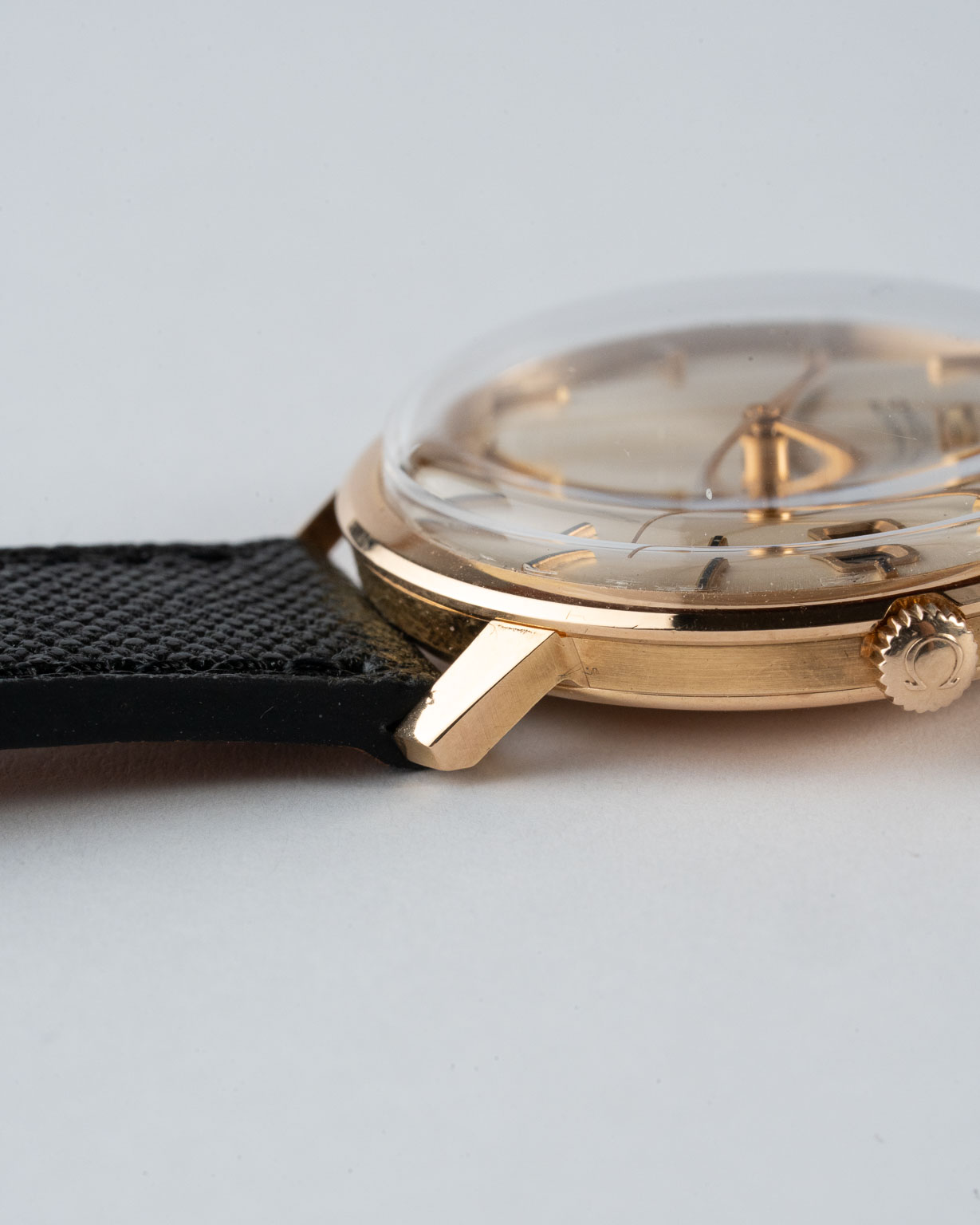 Vintage Omega Genéve 18k Rose Gold dresswatch with box and papers 162.033 from 1970 lug 3