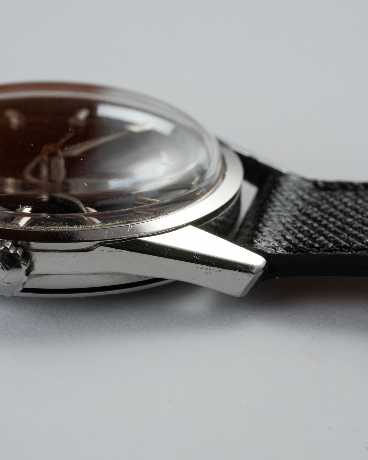 Vintage Omega Seamaster with black gilt dial 14700 from 1959 lug 3