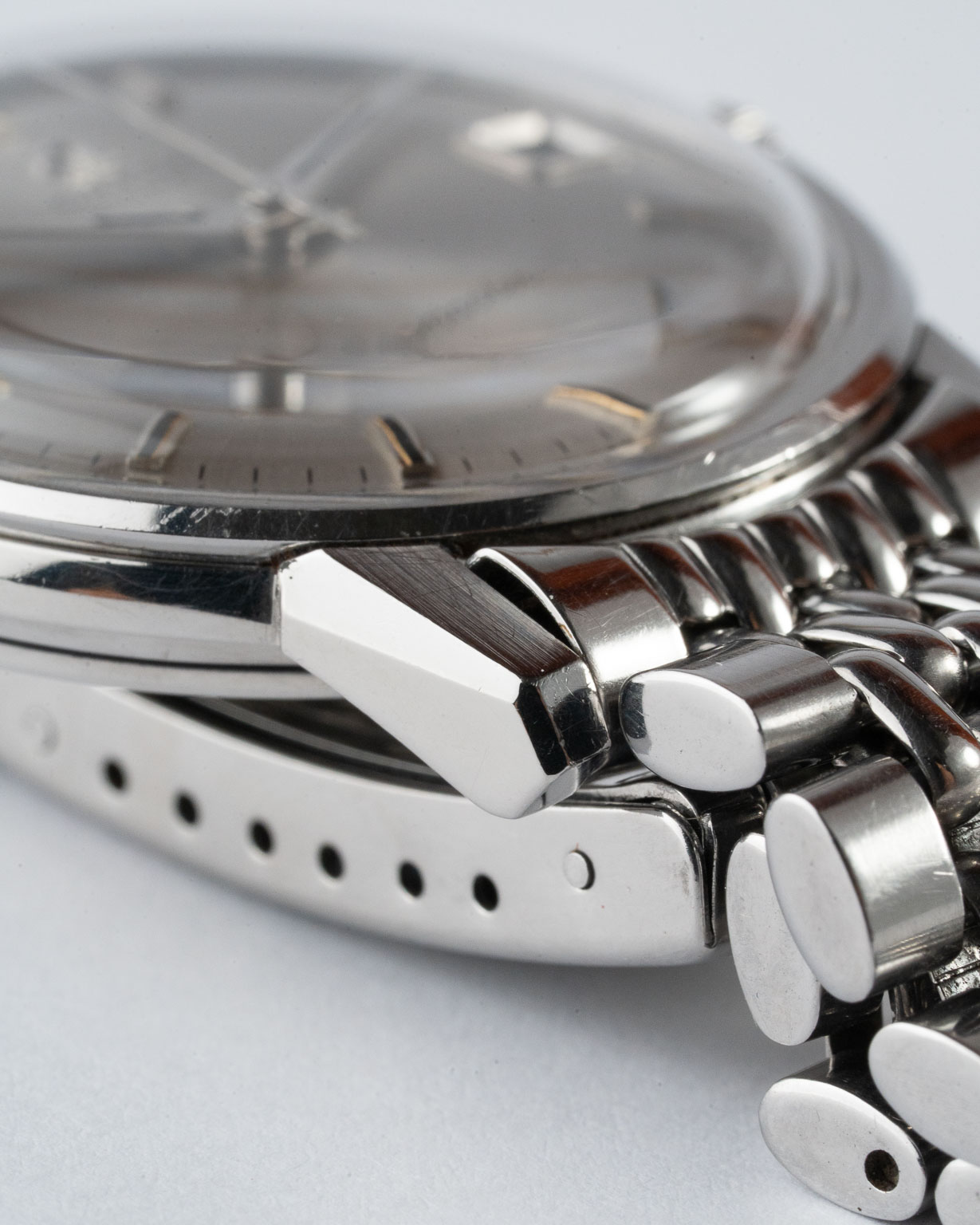 Vintage Omega Seamaster Date with BOR in steel 166.003 from 1969 lug 2