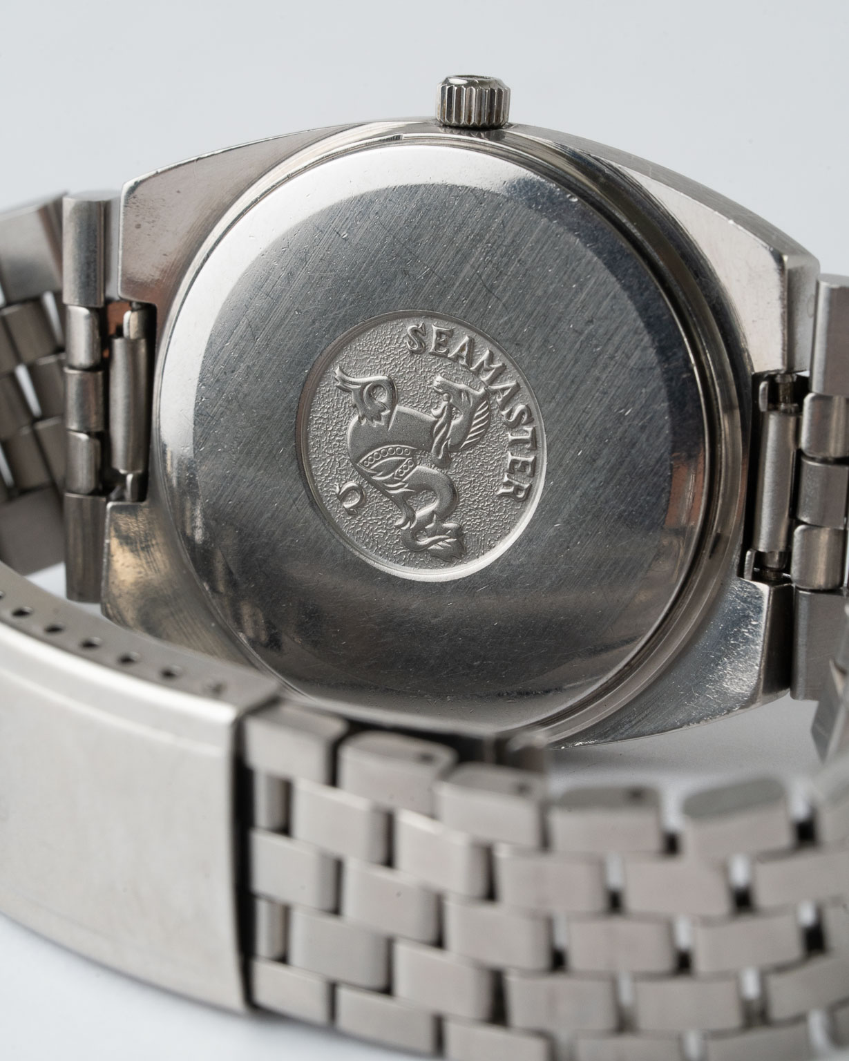 Vintage Omega Seamaster Quartz with brown dial in stainless steel 196.0083/396.0852 from 1977 watch caseback