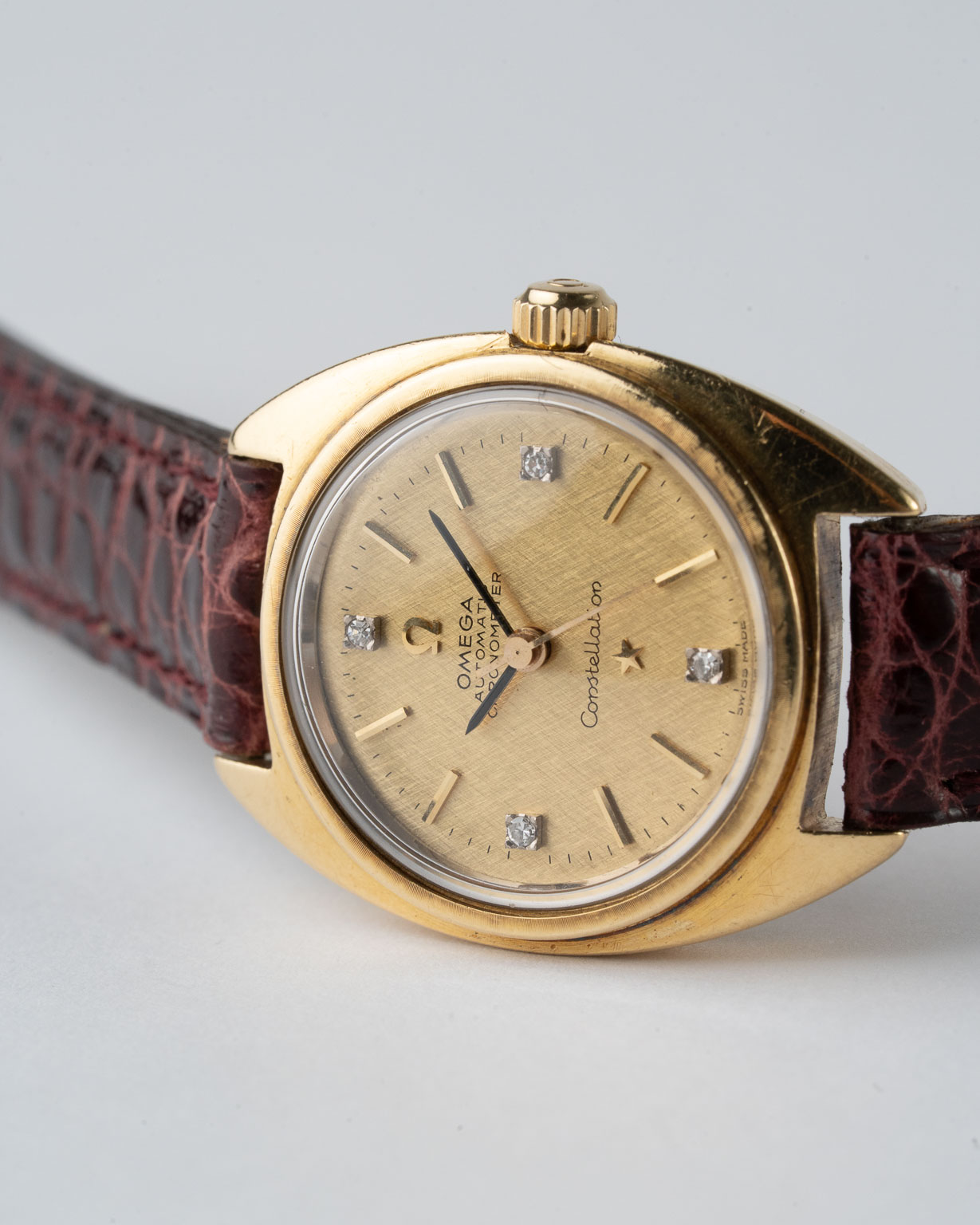 Vintage Omega Constellation C-shape Ladies 18k Yellow Gold with Diamond dial 567.001 from 1966 laying