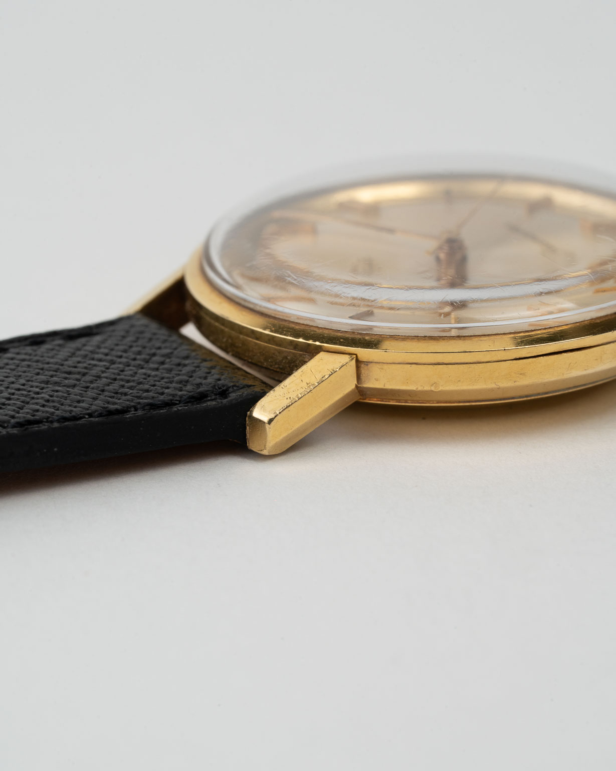 Vintage Omega Seamaster white dial with 18k gold case reference 14765 from 1962 watch lug