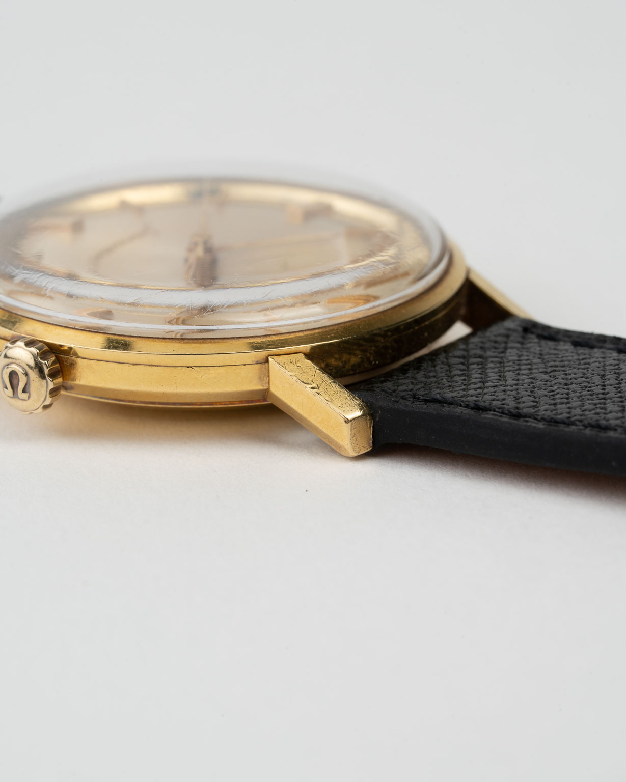 Vintage Omega Seamaster white dial with 18k gold case reference 14765 from 1962 watch crown and lug