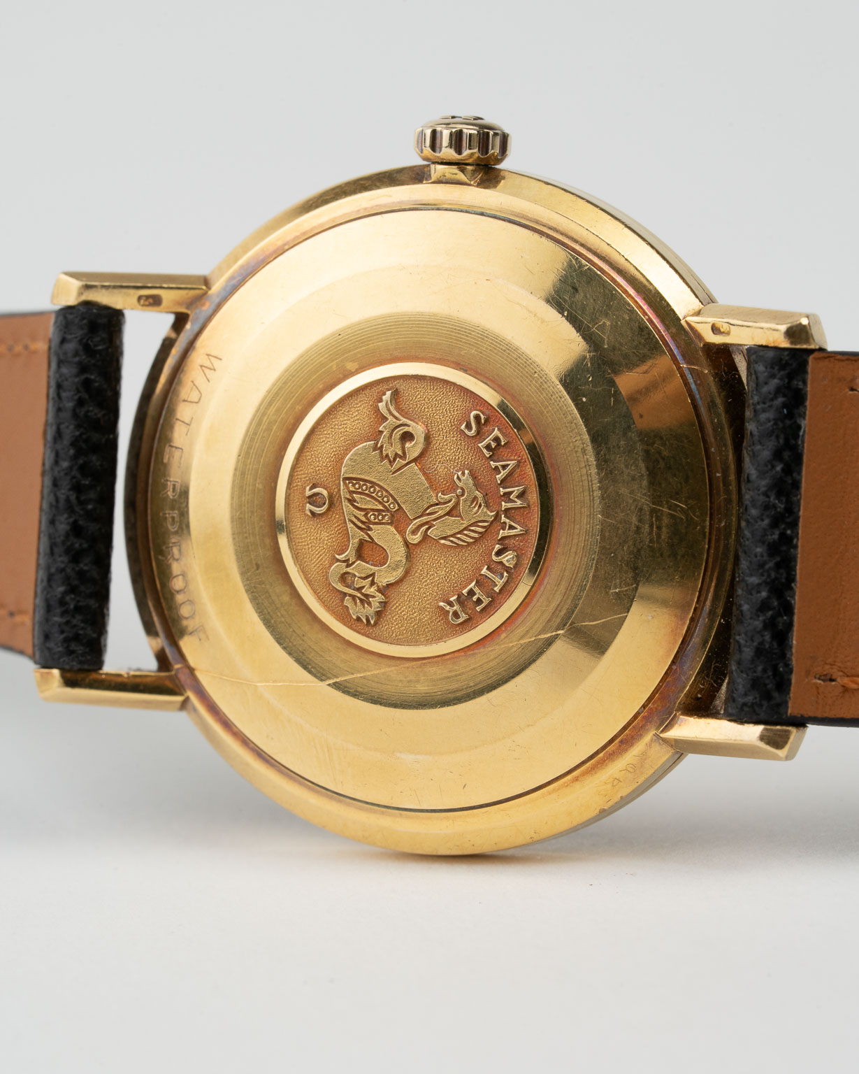 Vintage Omega Seamaster white dial with 18k gold case reference 14765 from 1962 watch caseback