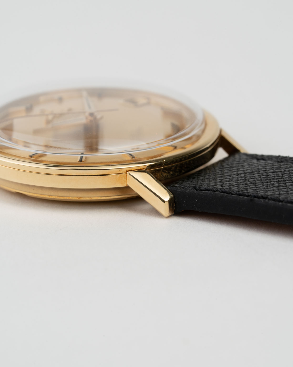 Vintage Omega Constellation Jumbo in 18k Gold reference 168.004/14 from 1966 lug 2