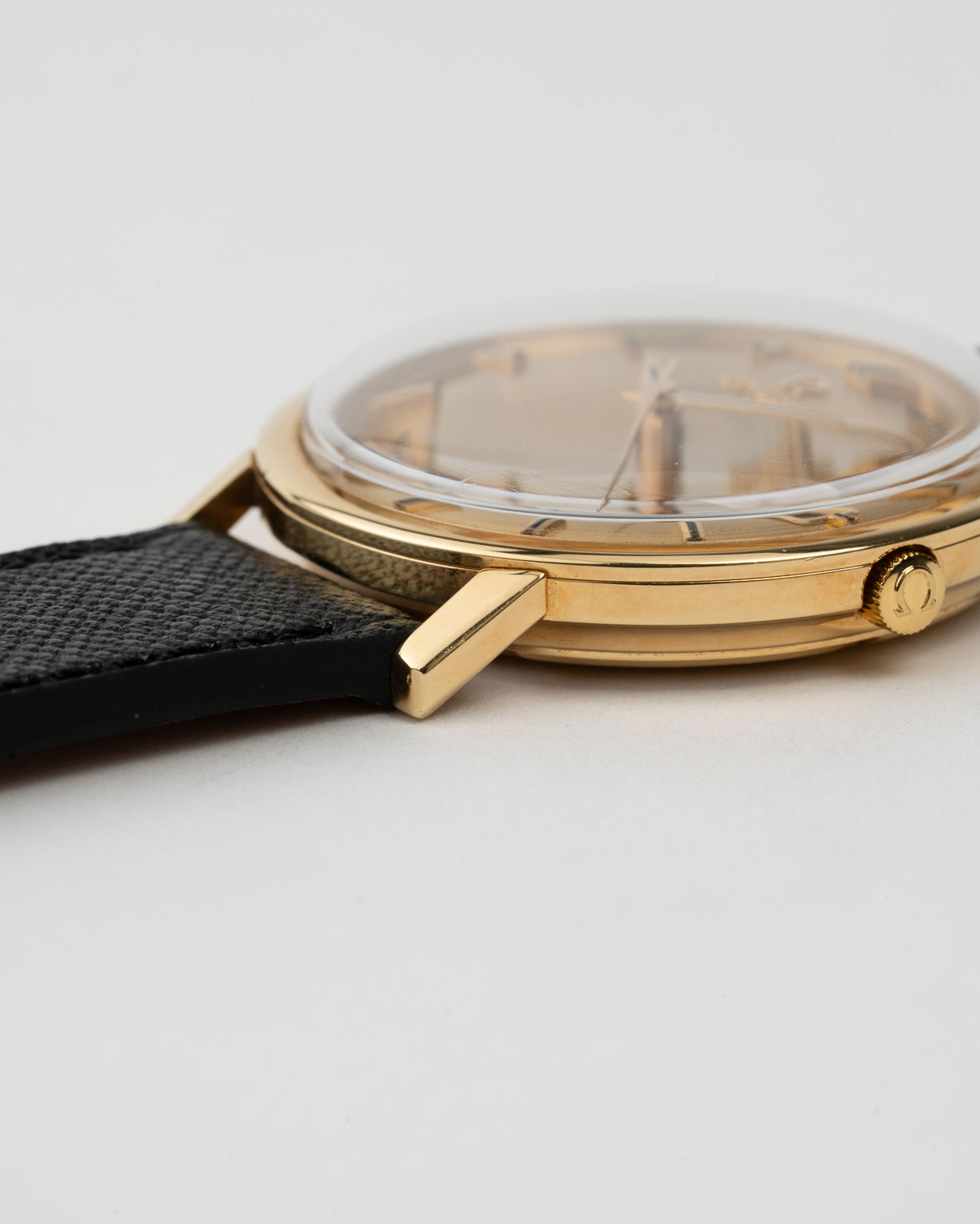 Vintage Omega Constellation Jumbo in 18k Gold reference 168.004/14 from 1966 lug3