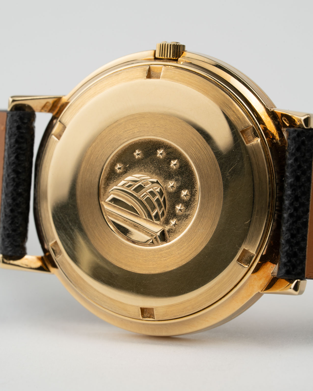 Vintage Omega Constellation Jumbo in 18k Gold reference 168.004/14 from 1966 caseback