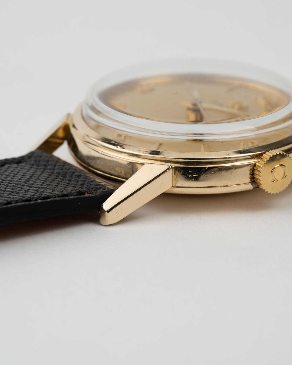 Vintage Omega Gold plated dresswatch with champagne dial and Arabic numerals reference 2902-1 from 1957 lug 3