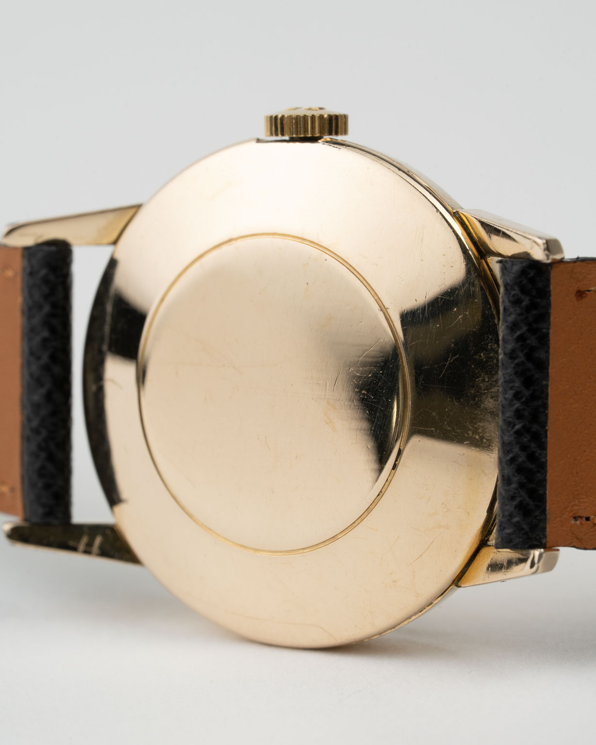 Vintage Omega Gold plated dresswatch with champagne dial and Arabic numerals reference 2902-1 from 1957 caseback