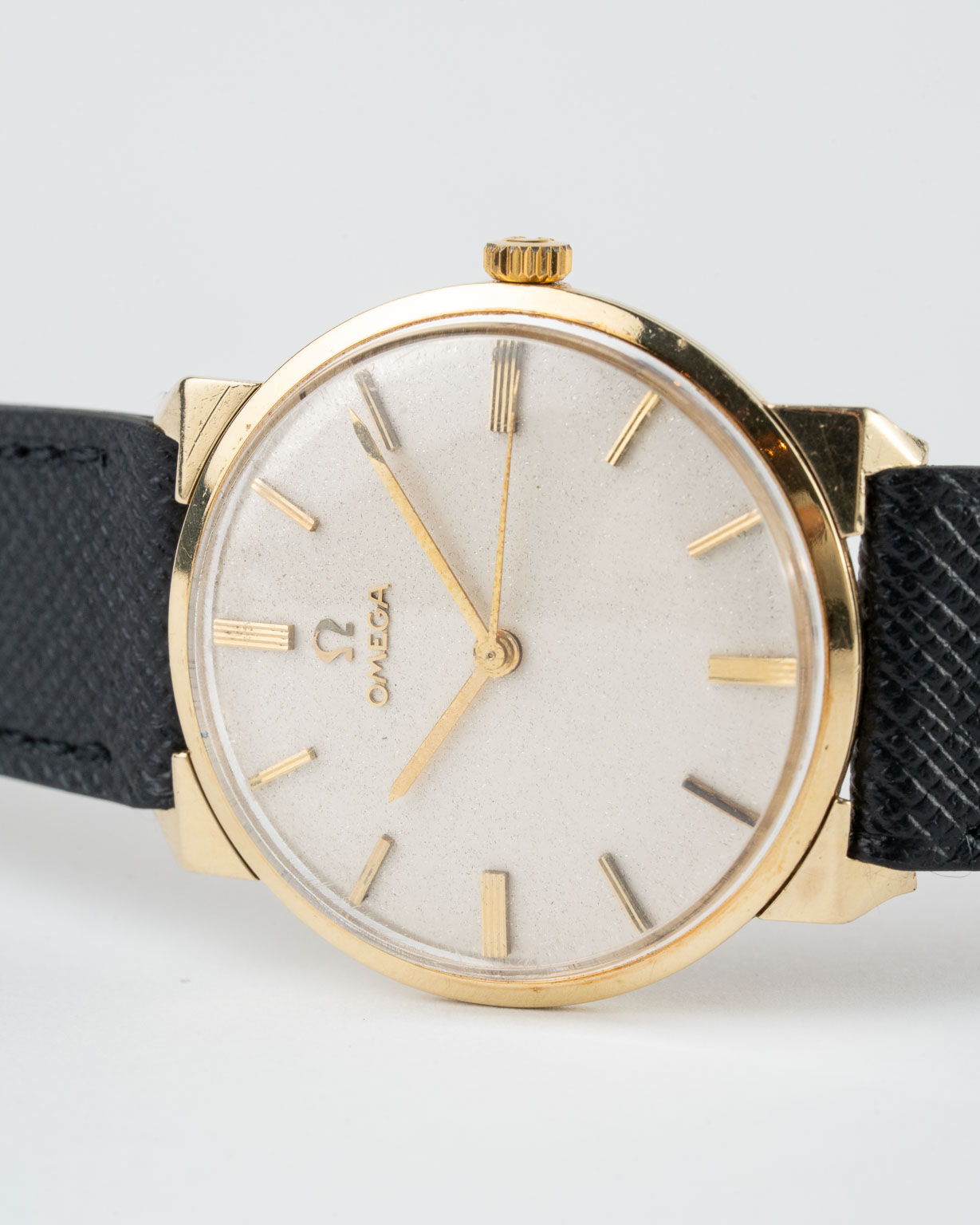 Vintage Omega with special lugs and sparkle dial in 14k gold reference 668968 from 1965 watch dial
