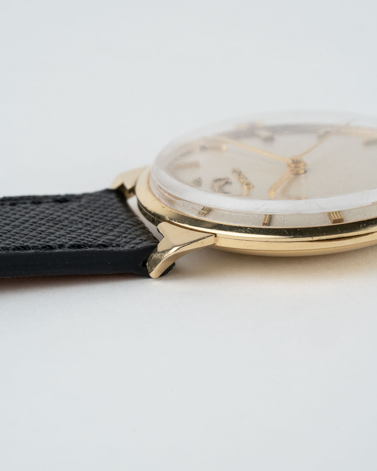 Vintage Omega with special lugs and sparkle dial in 14k gold reference 668968 from 1965 watch lugs and case