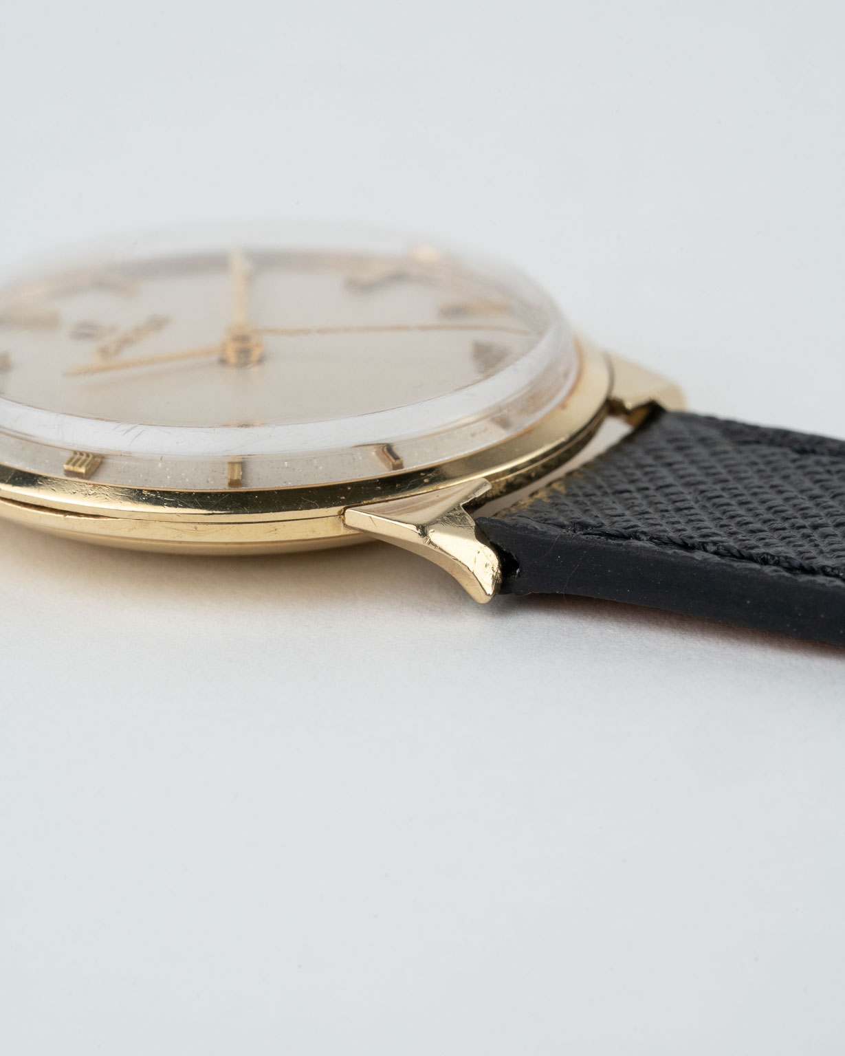 Vintage Omega with special lugs and sparkle dial in 14k gold reference 668968 from 1965 watch case