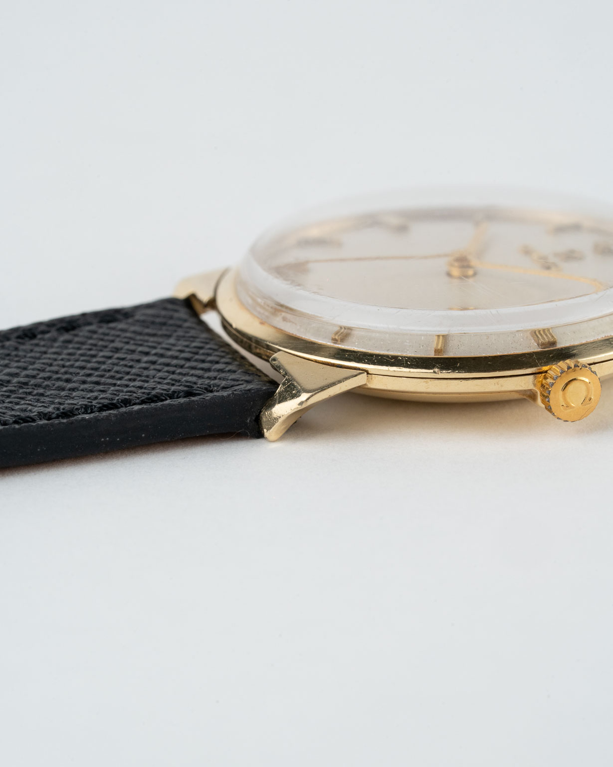 Vintage Omega with special lugs and sparkle dial in 14k gold reference 668968 from 1965 watch lugs