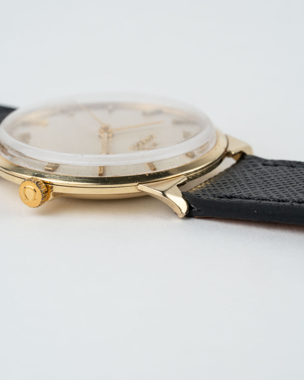 Vintage Omega with special lugs and sparkle dial in 14k gold reference 668968 from 1965 watch crown and lug