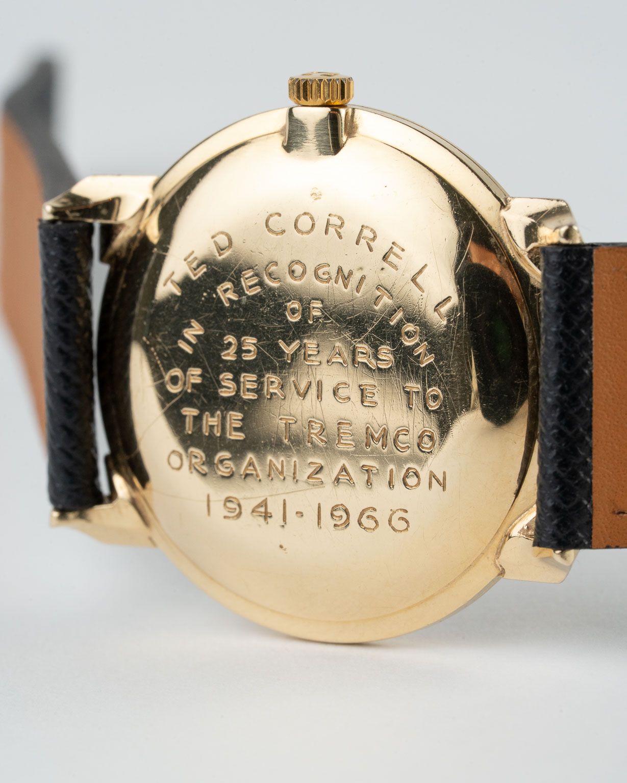 Vintage Omega with special lugs and sparkle dial in 14k gold reference 668968 from 1965 watch casaback