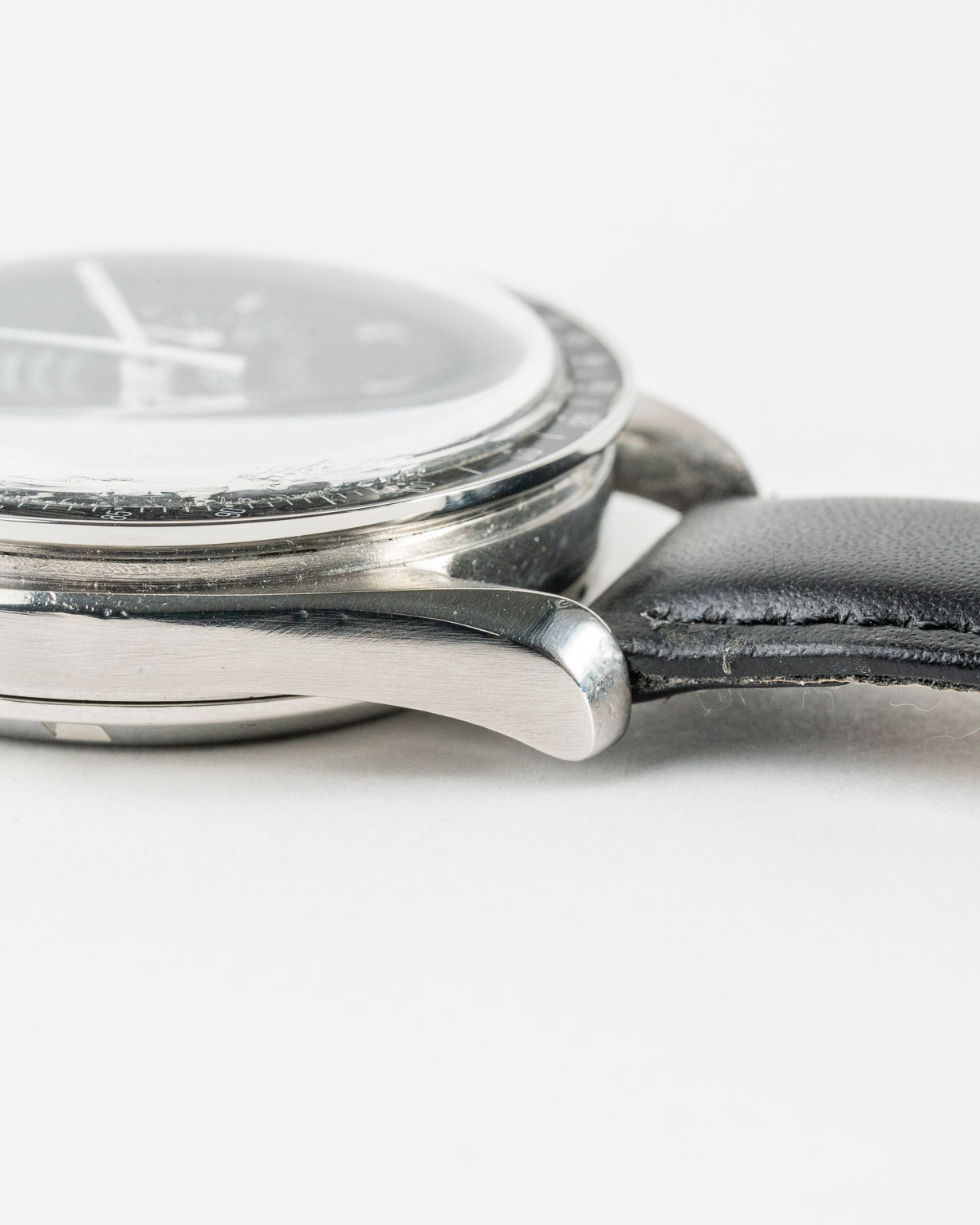 Vintage Omega Speedmaster Professional reference 145.0022 from 2000 lug 2