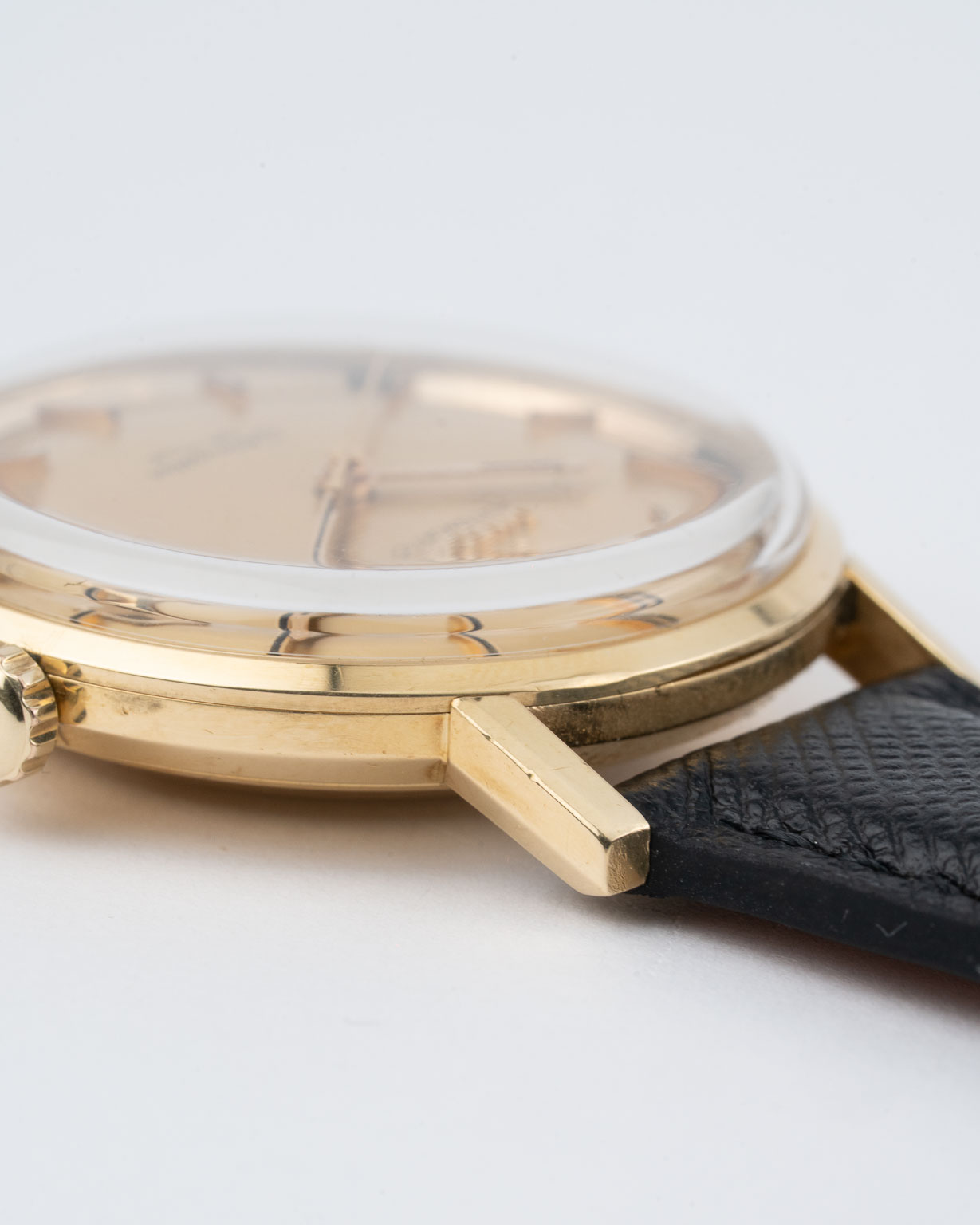 Vintage Omega Seamaster De Ville with gold dial and gold case reference 166.020 from 1965 lug 4