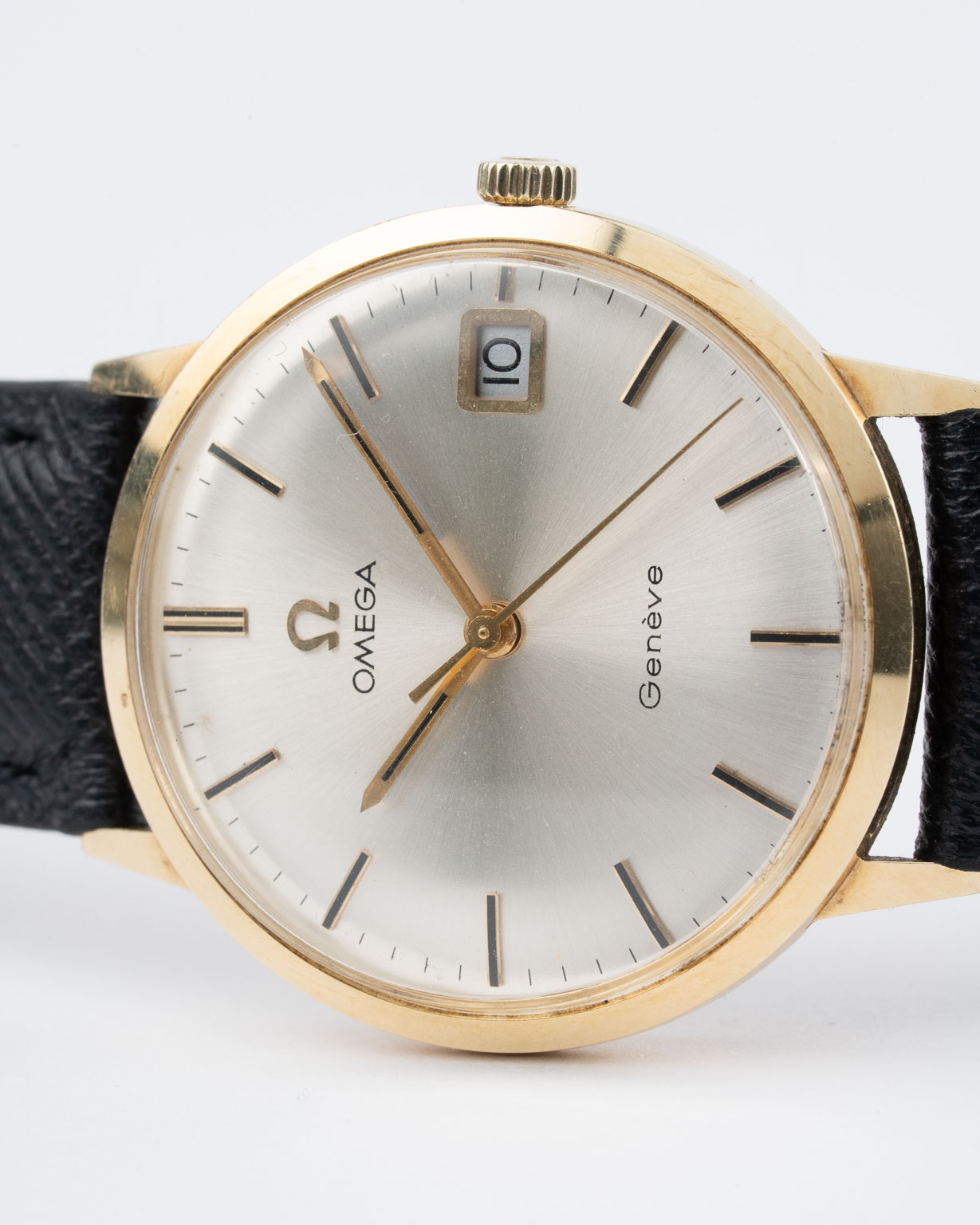 Vintage Omega Genéve 14k Yellow Gold dresswatch 132.041 from 1970 laying