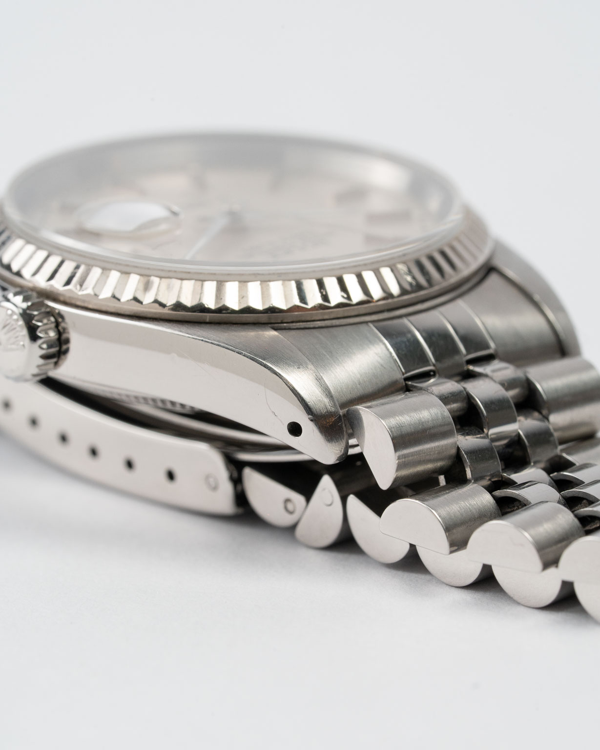 Vintage Rolex Datejust 16234 stainless steel with Jubilee bracelet from 1988 lug 4