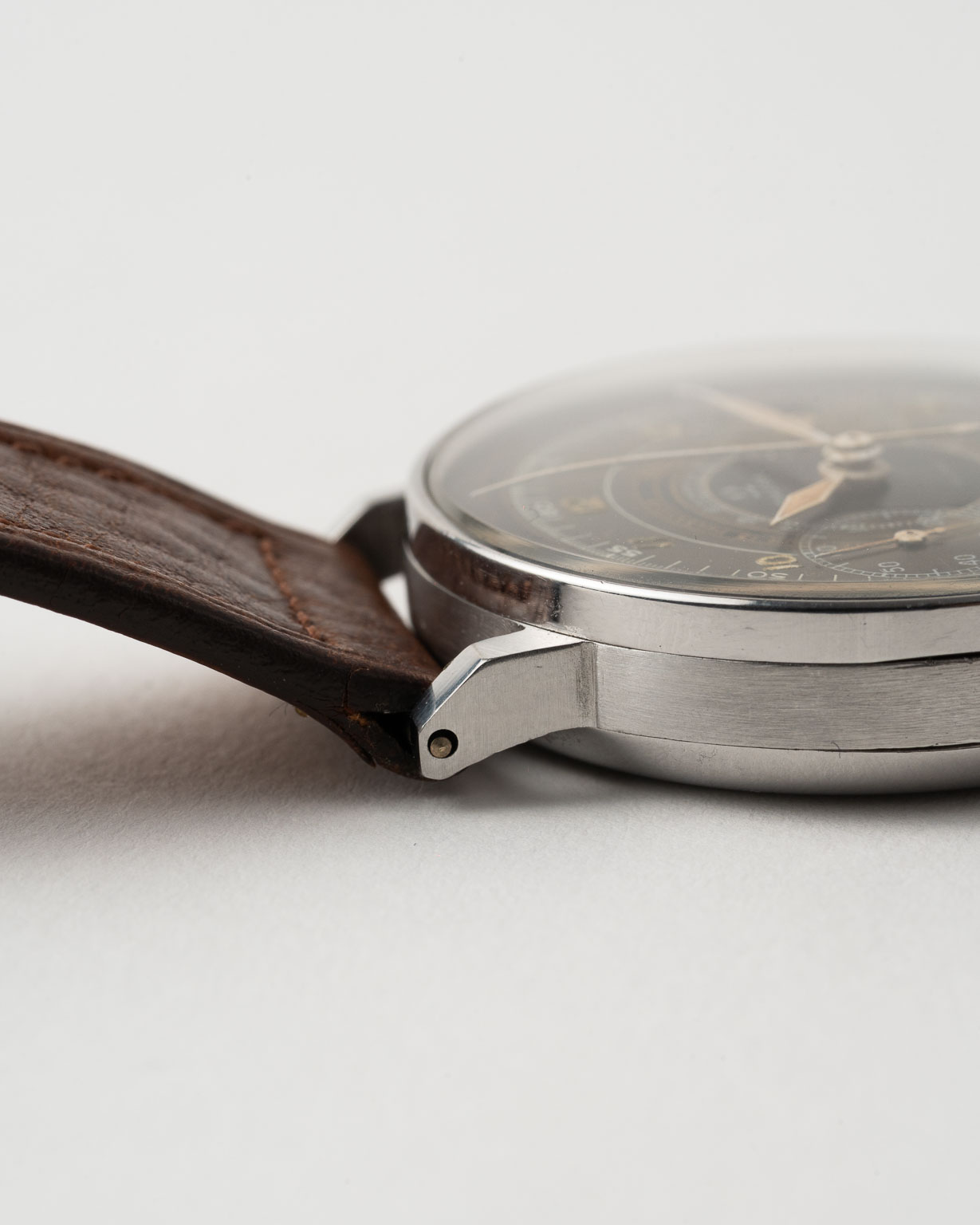 Vintage Omega 33.3 Jumbo Multiscale Chronograph from 1939 side