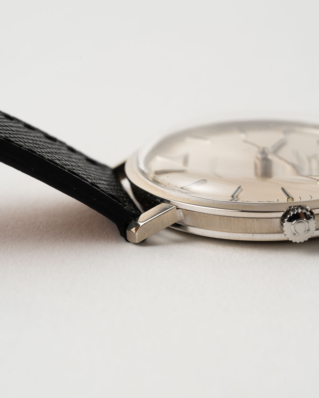 Vintage Omega Genéve 14k White Gold dresswatch 131.7042 from 1970 lug2