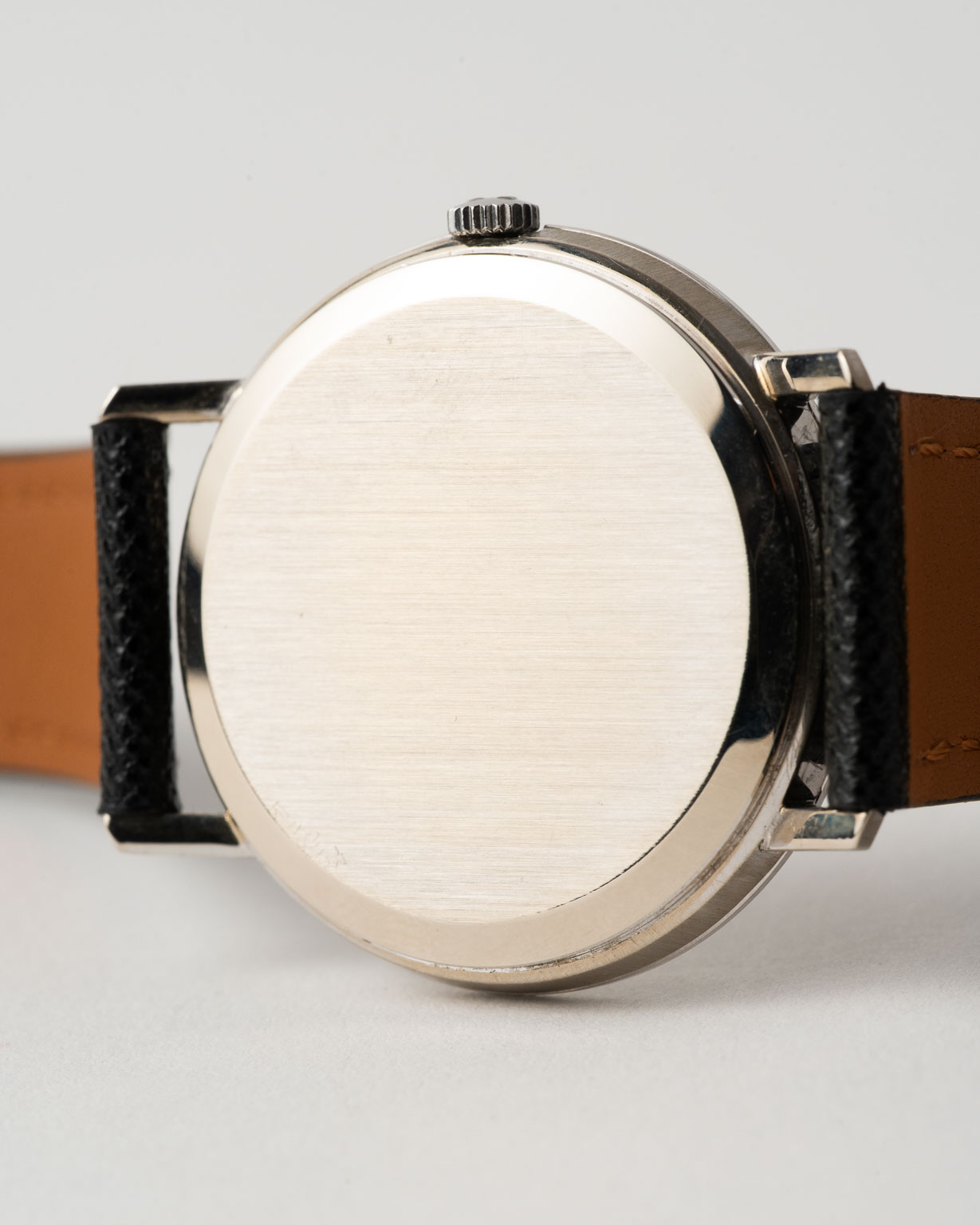 Vintage Omega Genéve 14k White Gold dresswatch 131.7042 from 1970 caseback