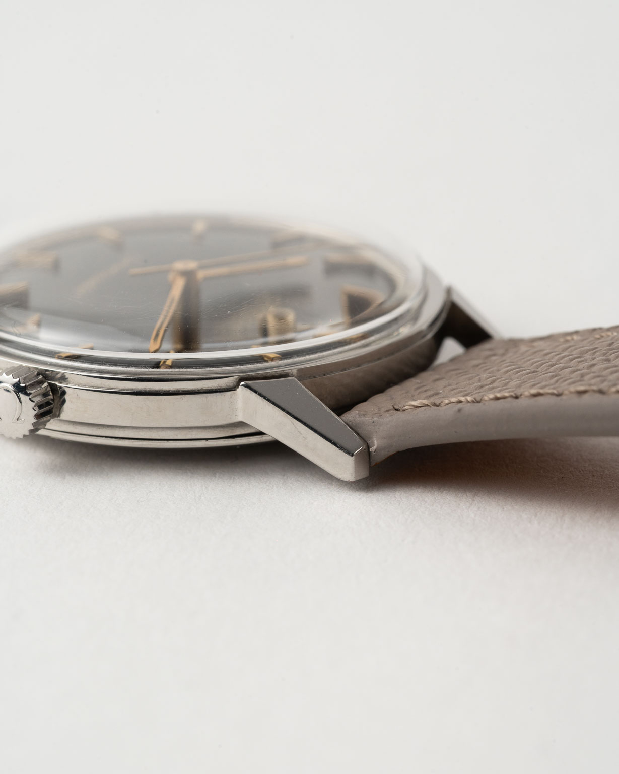 Vintage Omega Seamaster with Black gilt dial reference 165.002 1966 lug 3