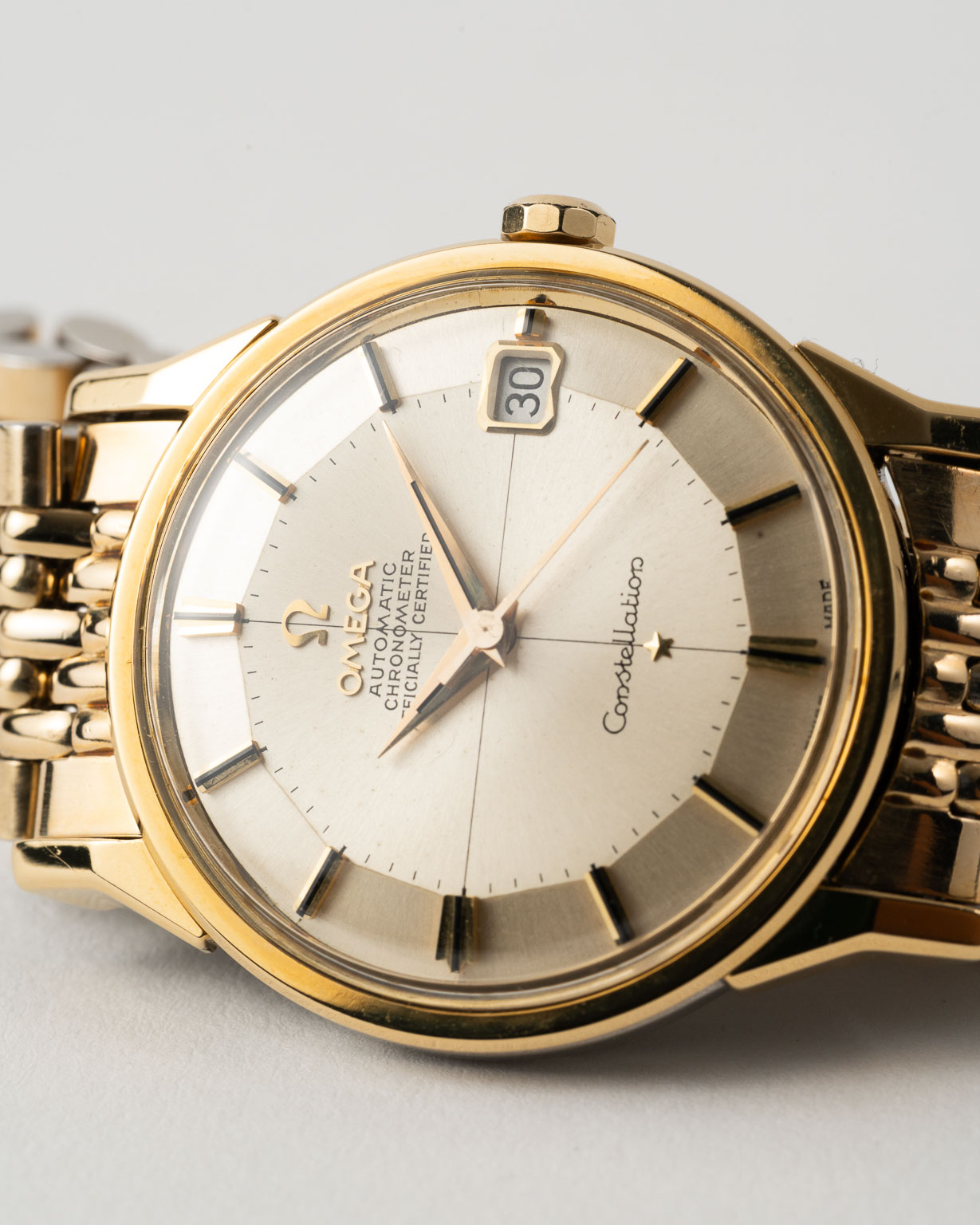 Vintage Omega Constellation Pie Pan BOR bracelet reference 168.005 from 1967 laying