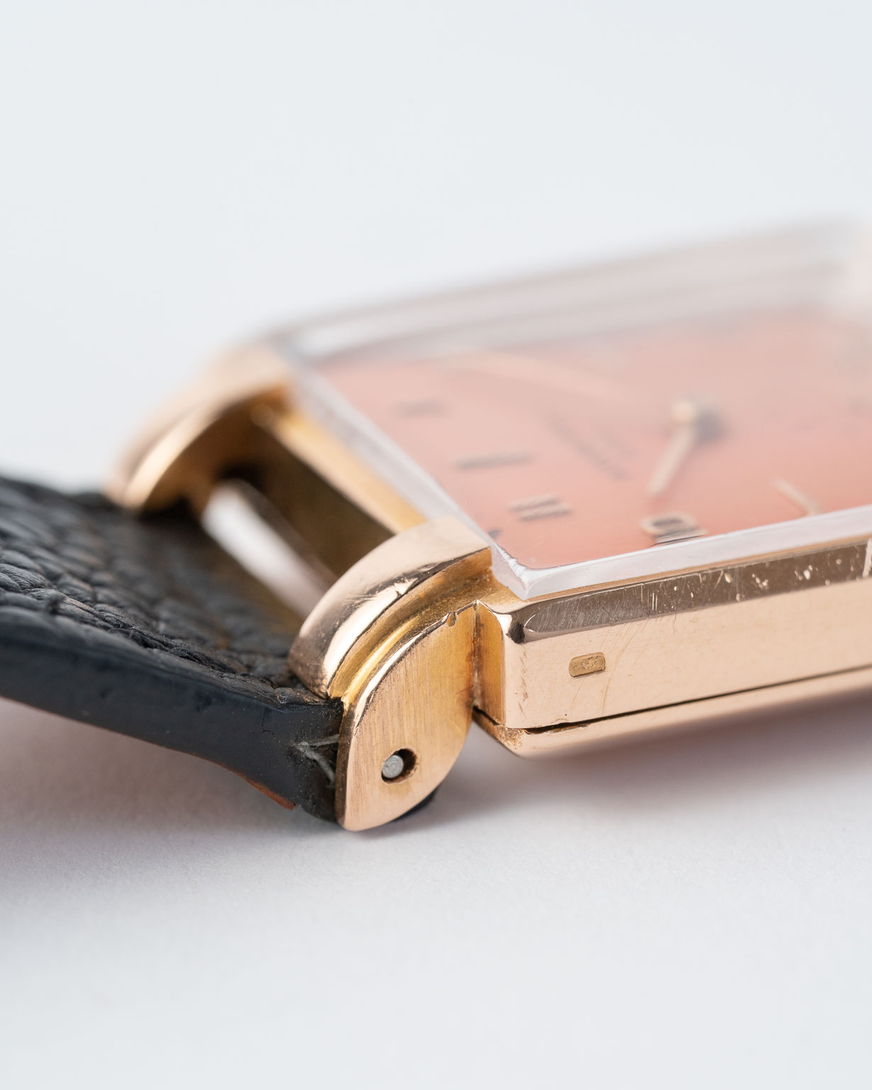 Patek Philippe 1566 Zalmkleurige wijzerplaat 18k roségoud 'Pink on Pink' uit 1948 zijkant