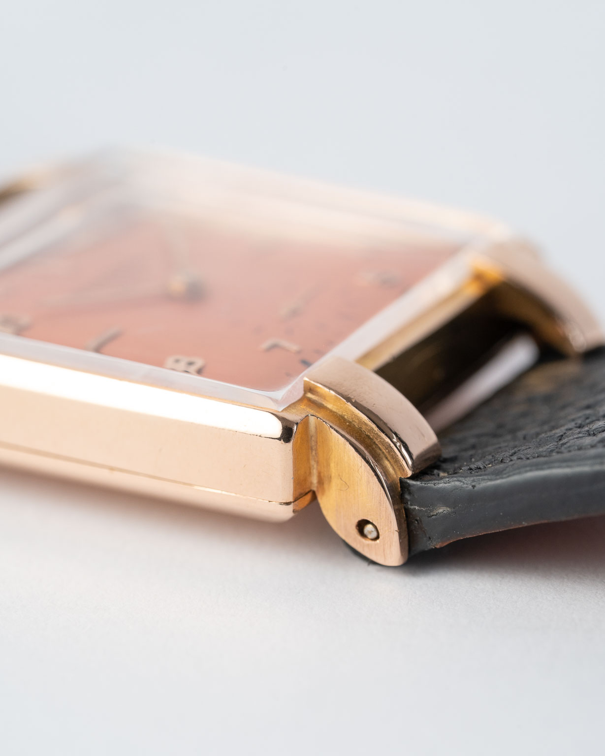 Patek Philippe 1566 Zalmkleurige wijzerplaat 18k roségoud 'Pink on Pink' uit 1948 zijde 2