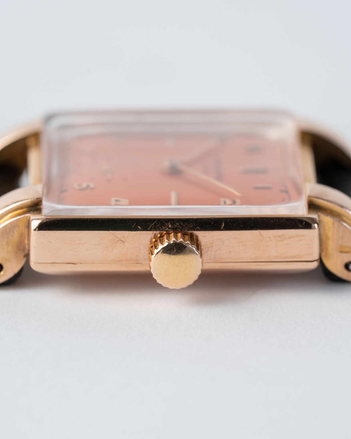 Patek Philippe 1566 Zalmkleurige wijzerplaat 18k roségoud 'Pink on Pink' uit 1948 kroon