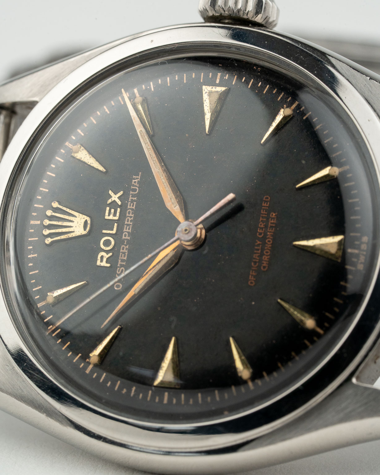 Rolex 6084 Semi Bubbleback, zwarte vergulde wijzerplaat uit 1952