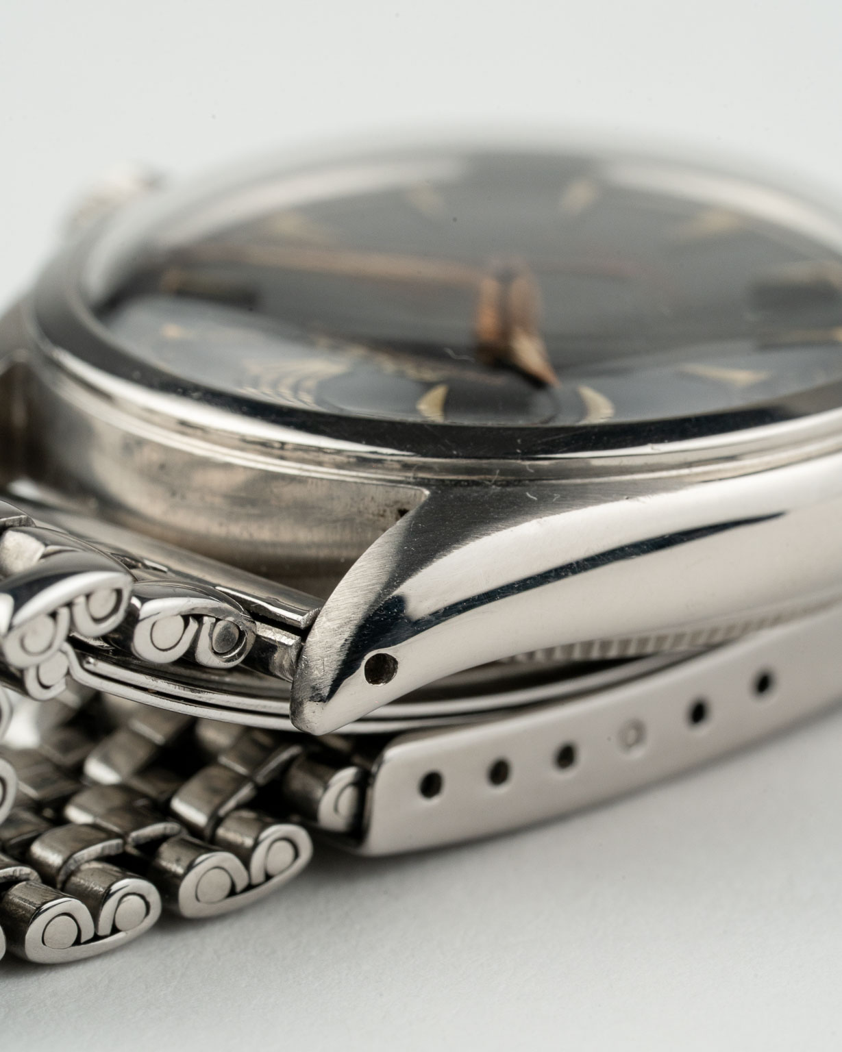 Rolex 6084 Semi Bubbleback, zwarte vergulde wijzerplaat uit 1952