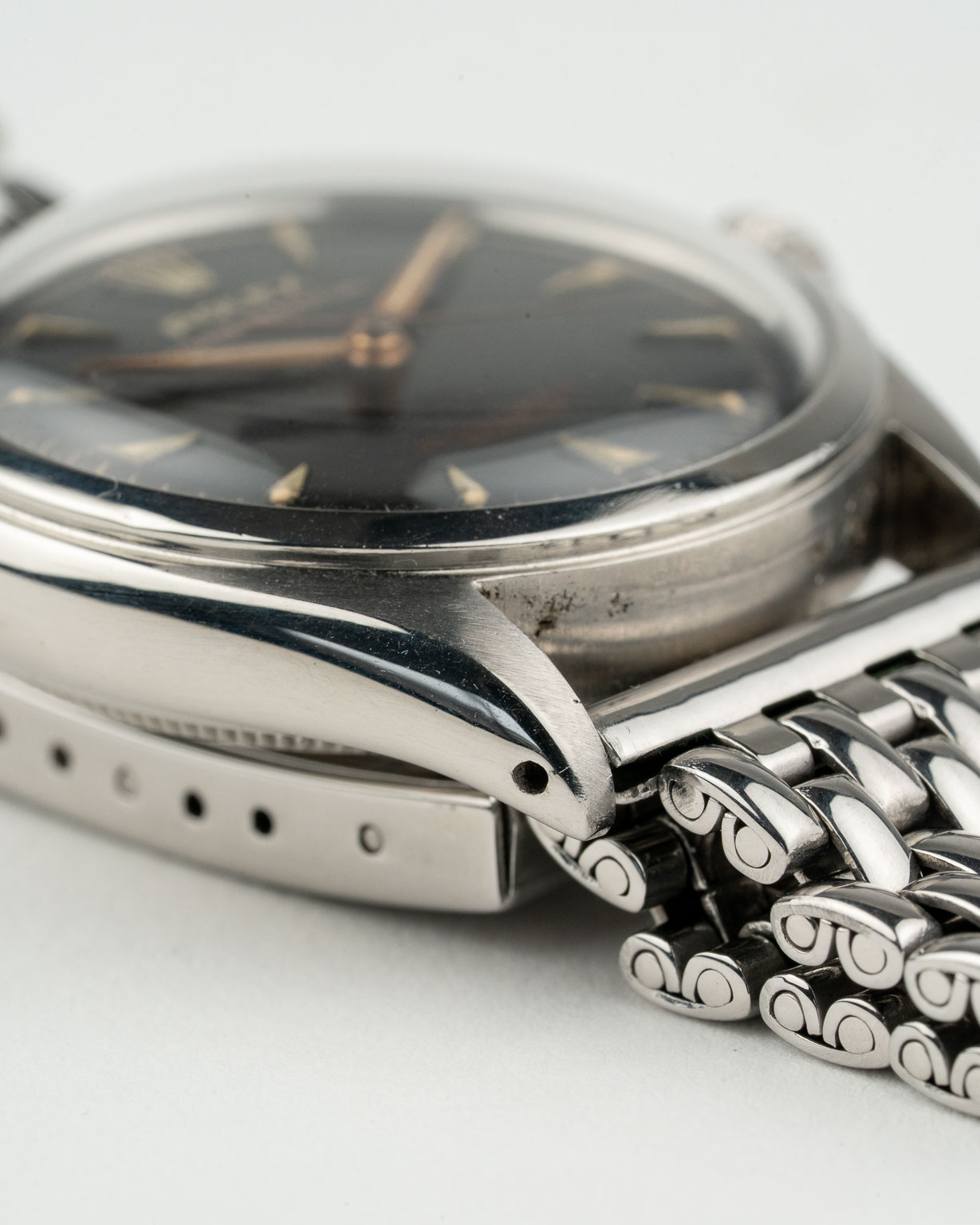 Rolex 6084 Semi Bubbleback, zwarte vergulde wijzerplaat uit 1952