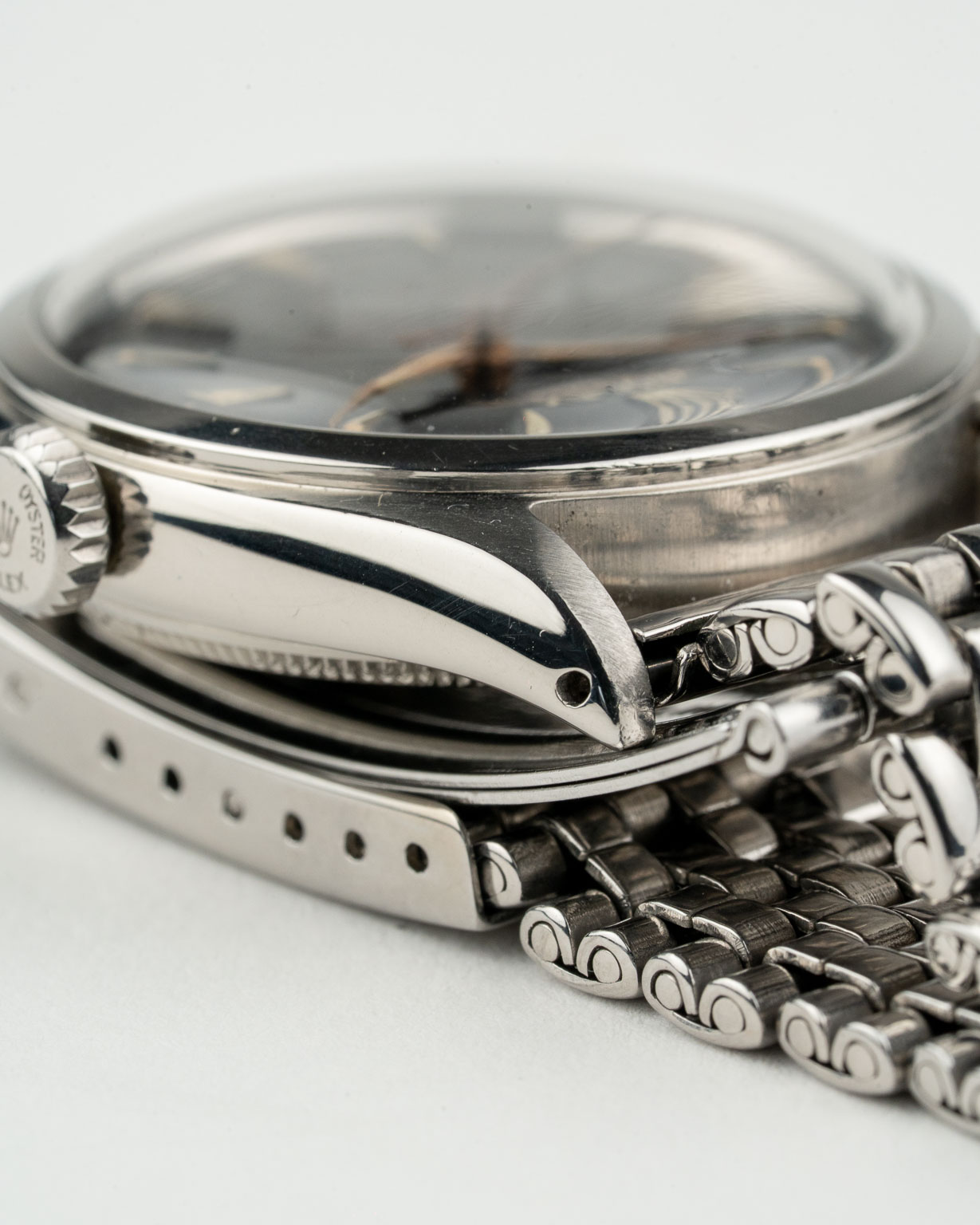 Rolex 6084 Semi Bubbleback, zwarte vergulde wijzerplaat uit 1952