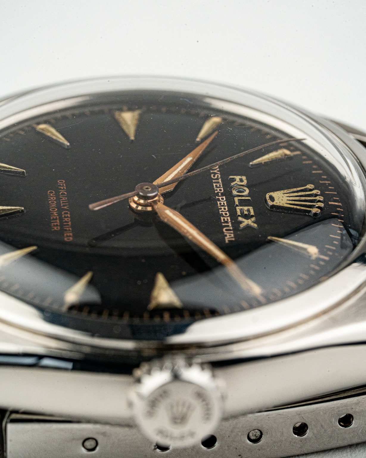 Rolex 6084 Semi Bubbleback, zwarte vergulde wijzerplaat uit 1952