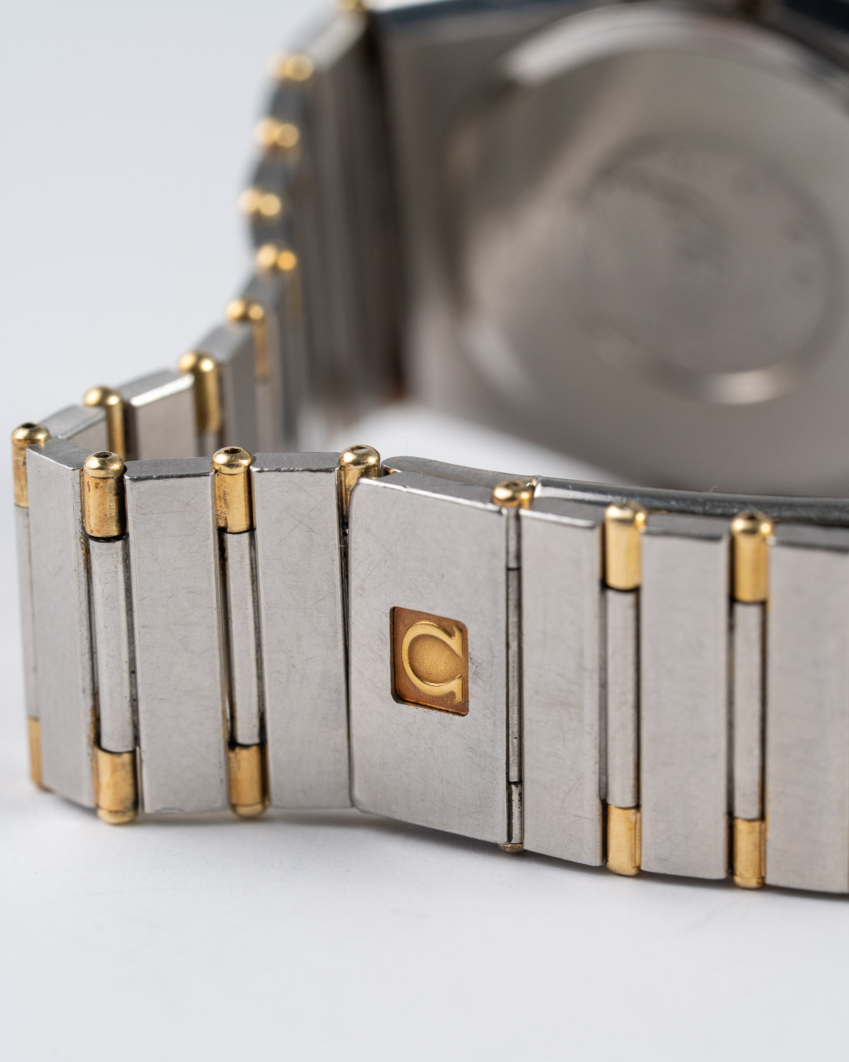 Omega Constellation 198.0136 Manhattan from 1984 clasp logo detail