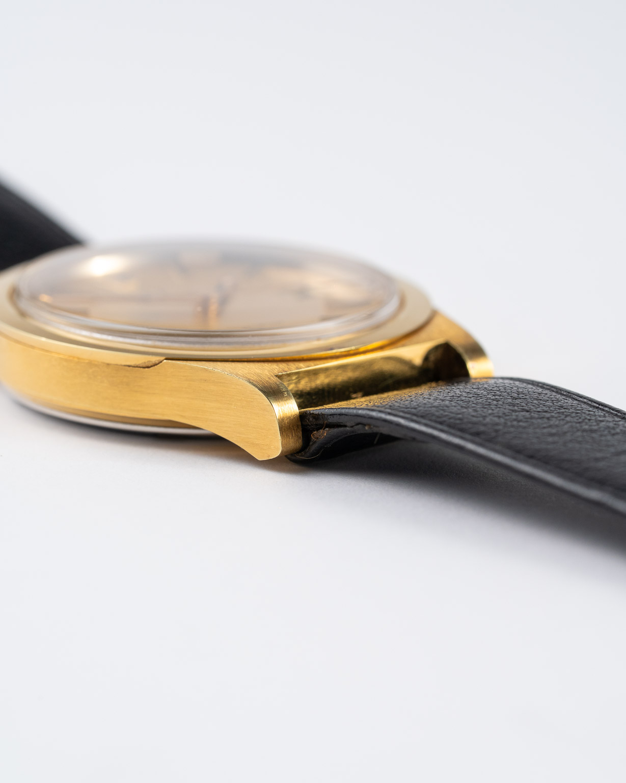 Omega Genève 136.0102 gold plated, full set from 1975 non crown side lug