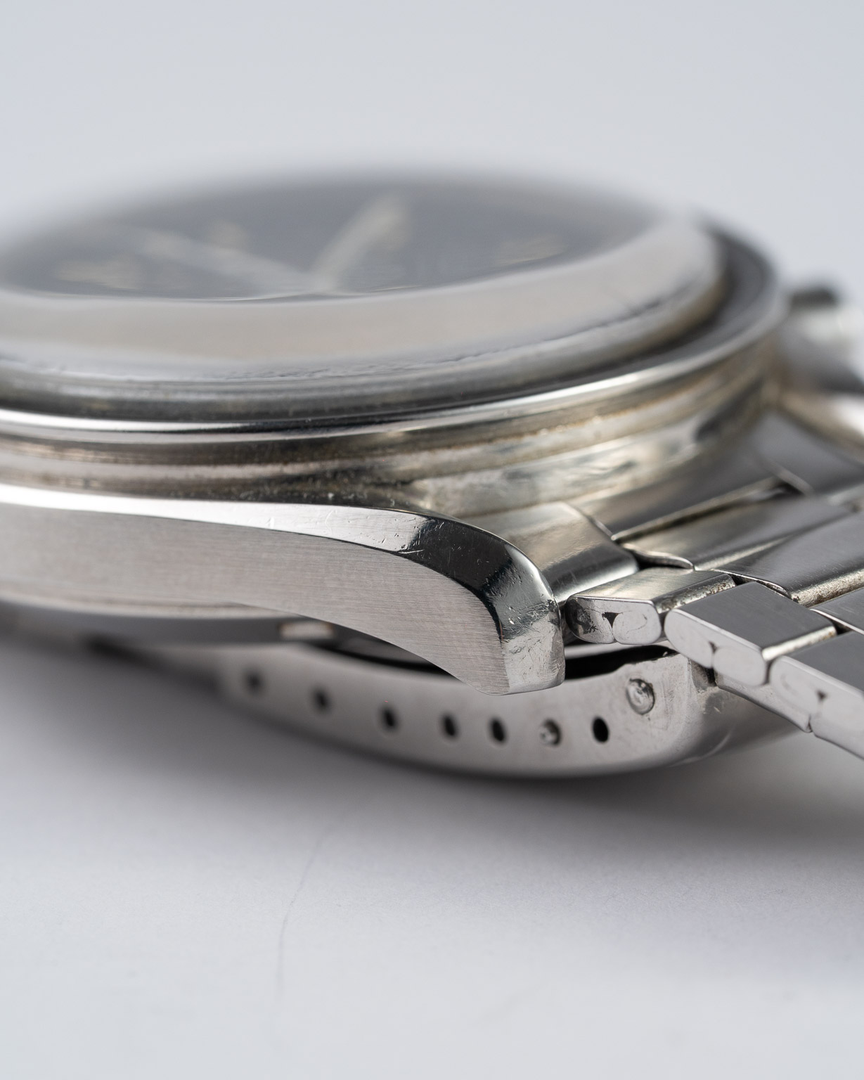Omega Speedmaster 145.022-68 with flat link bracelet from 1969 non crown side lower lug