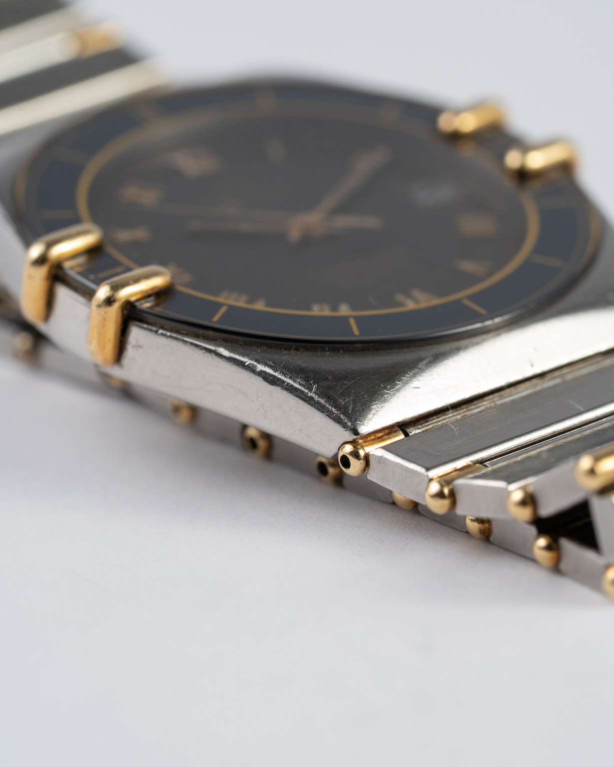 Omega Constellation 198.0136 Manhattan from 1984 non crown side bottom