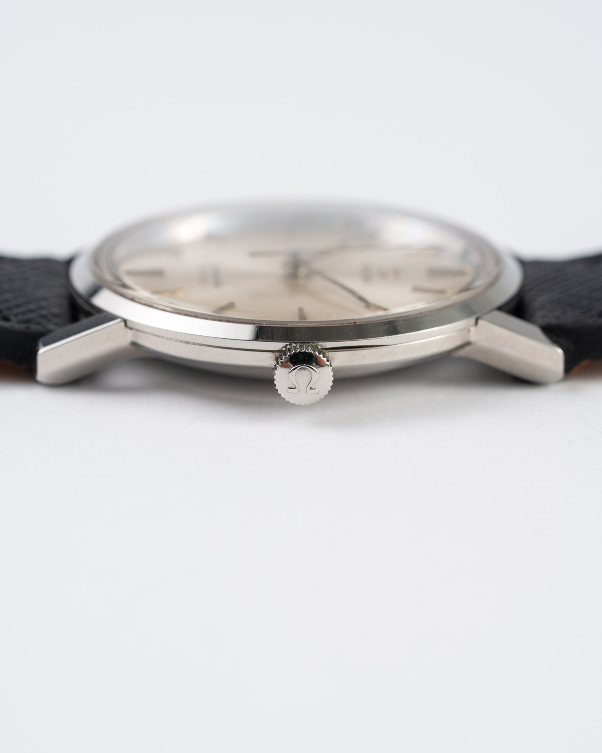Omega Seamaster De Ville 135.020 from approximately 1968 flat foot crown